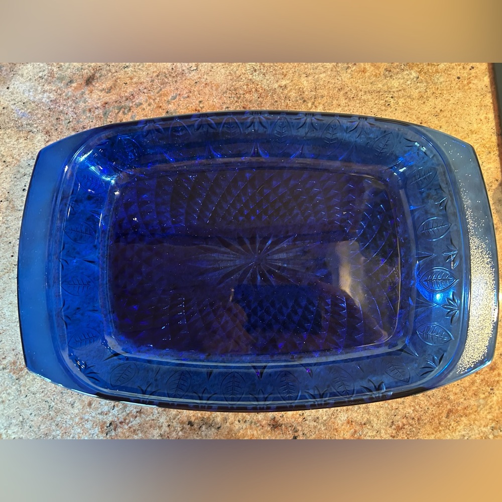 AVON 9”x13” Royal Sapphire Blue Starburst Glass Baking Dish. Made in France